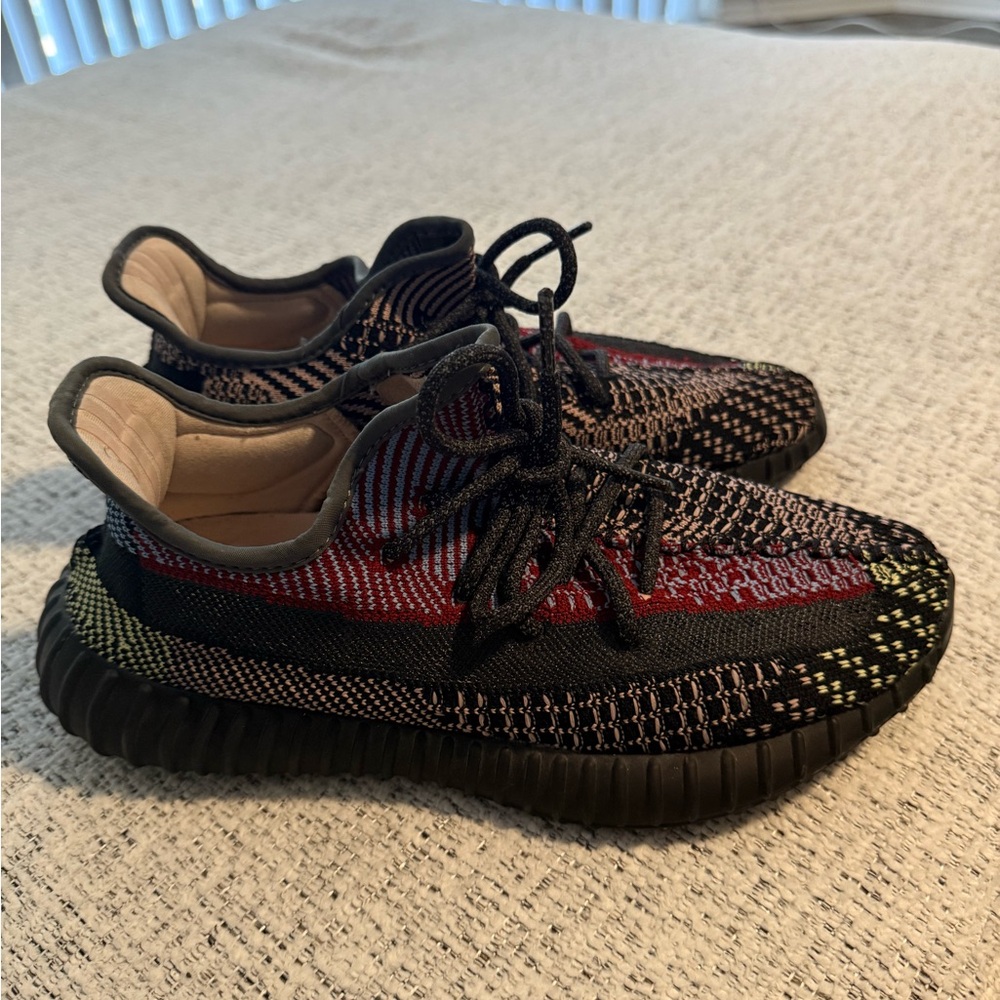 2019
Yeezy Boost 350 V2 'Yecheil Non-Reflective'